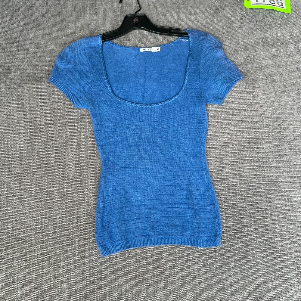 C & E Knit Top Womens Small Blue Short Sleeve Scoop Neck Minimalist Pullover